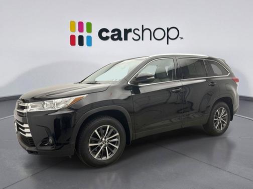 Midnight Black Metallic 2019 Toyota Highlander XLE