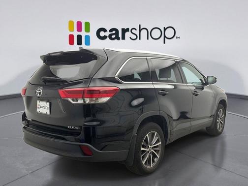 Midnight Black Metallic 2019 Toyota Highlander XLE