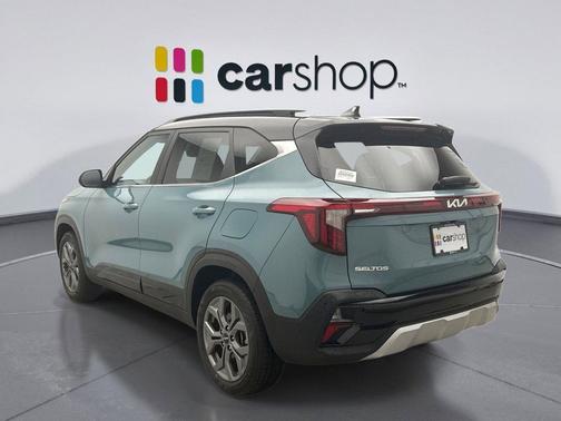 Pluton Blue/Black Roof 2024 Kia Seltos S