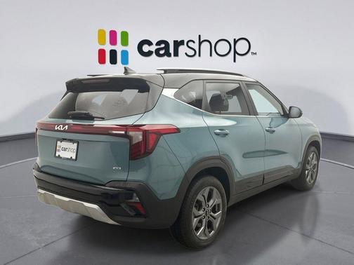 Pluton Blue/Black Roof 2024 Kia Seltos S