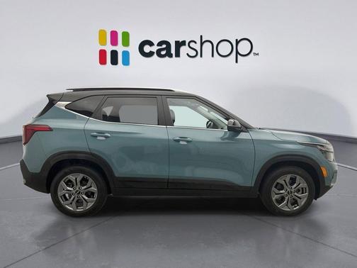 Pluton Blue/Black Roof 2024 Kia Seltos S