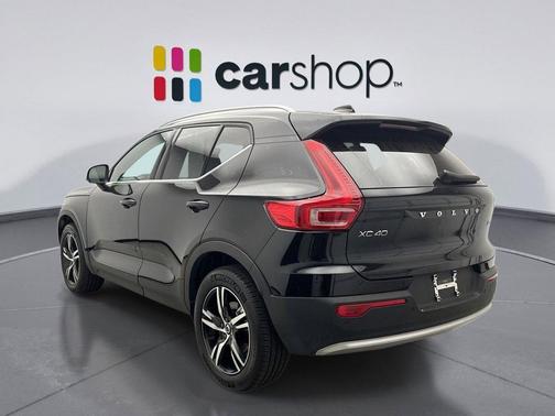 2025 Volvo XC40 B5 Core Bright Theme