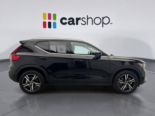 2025 Volvo XC40 B5 Core Bright Theme