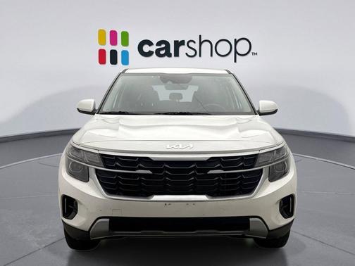 Snow White Pearl 2025 Kia Seltos LX