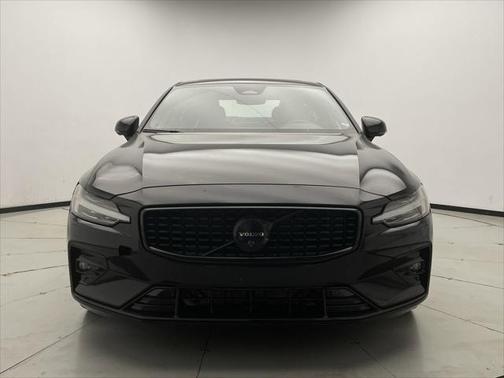 2024 Volvo S60 B5 Plus Black Edition