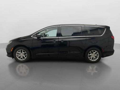 Diamond Black Crystal Pearlcoat 2024 Chrysler Pacifica Touring L