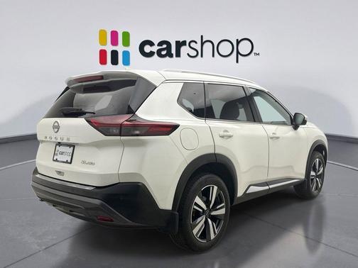 Pearl White Tricoat 2023 Nissan Rogue SL