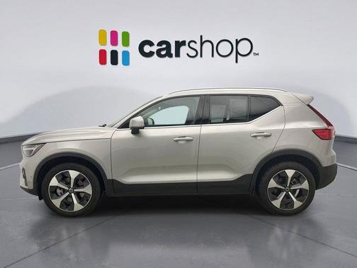 2025 Volvo XC40 B5 Plus Bright Theme