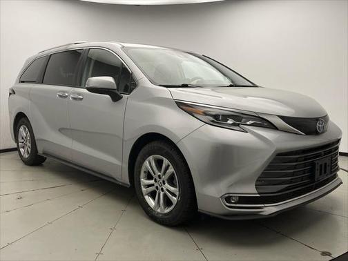 2022 Toyota Sienna Platinum 7 Passenger
