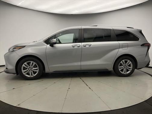 2022 Toyota Sienna Platinum 7 Passenger