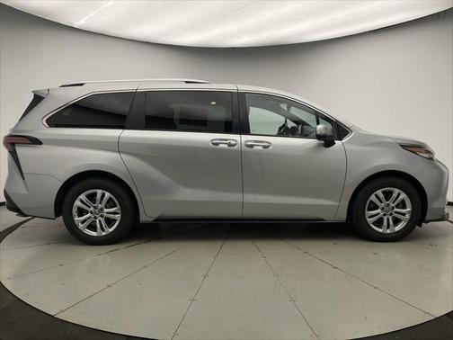 2022 Toyota Sienna Platinum 7 Passenger