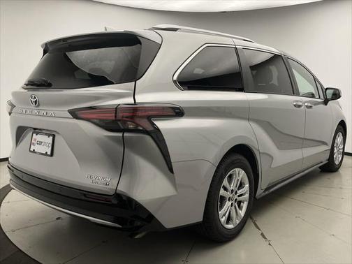 2022 Toyota Sienna Platinum 7 Passenger