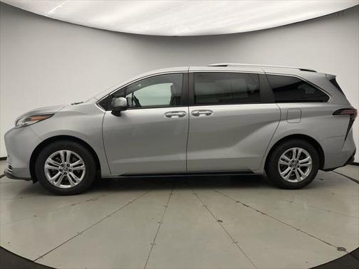 2022 Toyota Sienna Platinum 7 Passenger