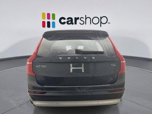 2022 Volvo XC90 T6 Momentum