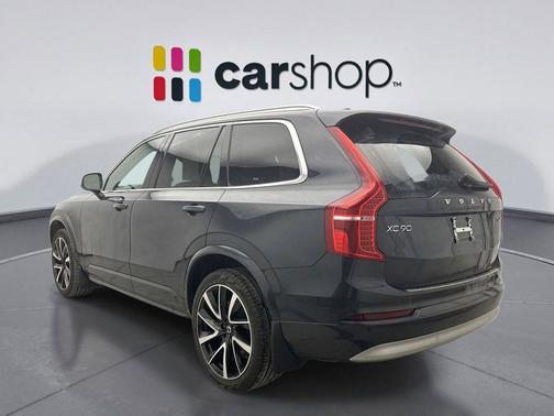 2022 Volvo XC90 T6 Momentum