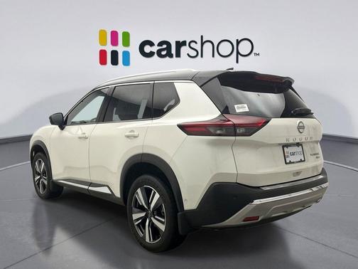Pearl White Tricoat/Super Black 2023 Nissan Rogue Platinum
