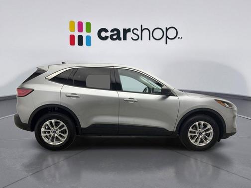 ICONIC SILVER 2022 Ford Escape SE
