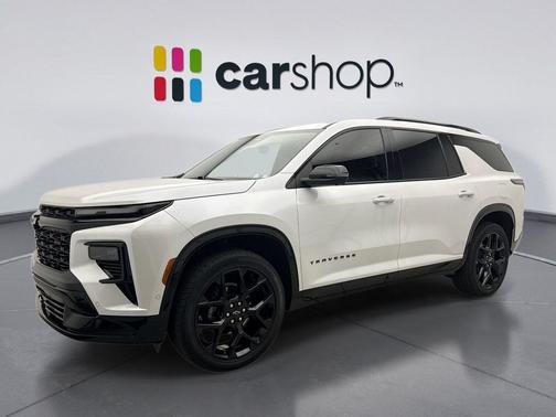 Iridescent Pearl Tricoat 2024 Chevrolet Traverse RS