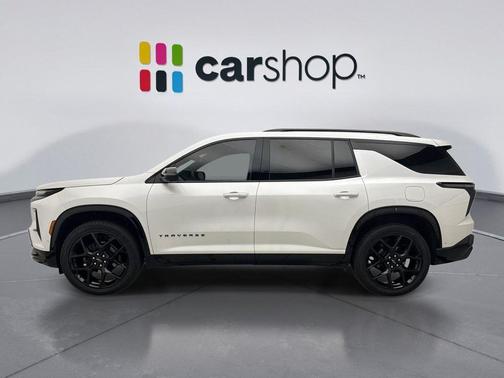 Iridescent Pearl Tricoat 2024 Chevrolet Traverse RS
