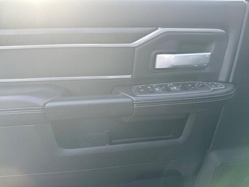 Bright White Clearcoat 2024 RAM 2500 Big Horn Crew Cab 4x4 6'4' Box