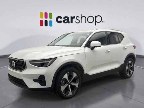 Crystal White 2025 Volvo XC40 B5 Plus Bright Theme