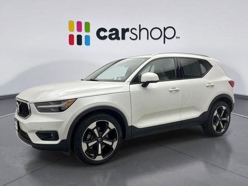 2021 Volvo XC40 T5 Momentum