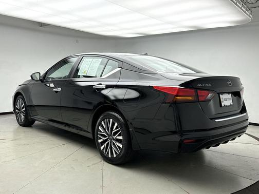 Super Black 2023 Nissan Altima 2.5 SV