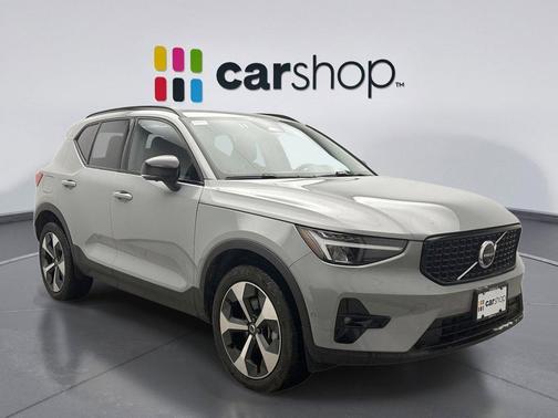 2025 Volvo XC40 B5 Plus Dark Theme