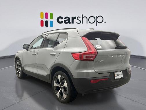 2025 Volvo XC40 B5 Plus Dark Theme