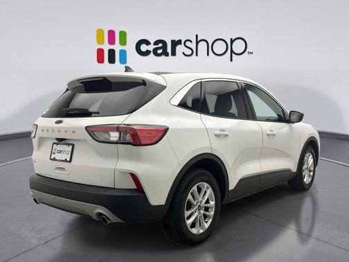 STAR WHITE METALLIC TRI-COAT 2022 Ford Escape SE