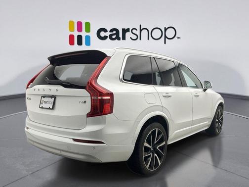 2022 Volvo XC90 T6 Momentum