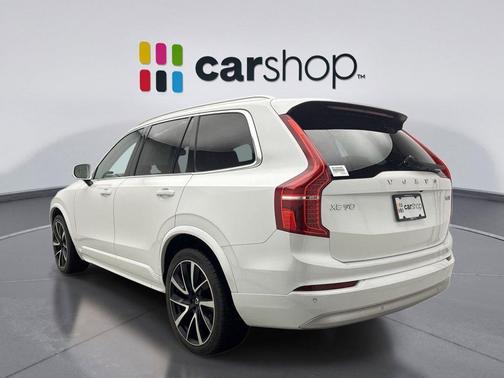 2022 Volvo XC90 T6 Momentum