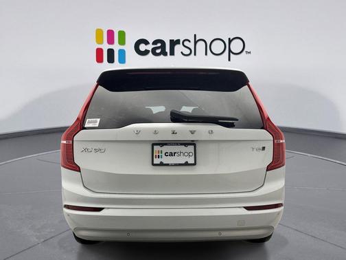 2022 Volvo XC90 T6 Momentum