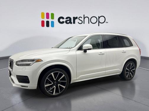 2022 Volvo XC90 T6 Momentum