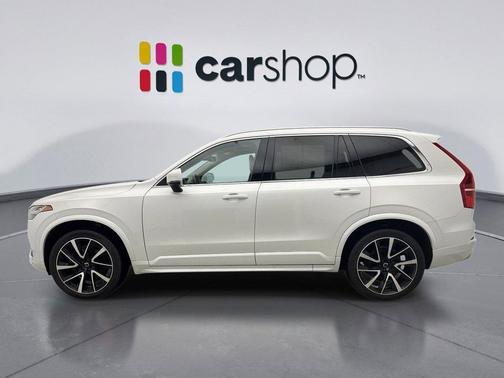 2022 Volvo XC90 T6 Momentum