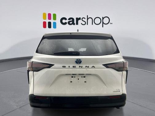 2024 Toyota Sienna LE