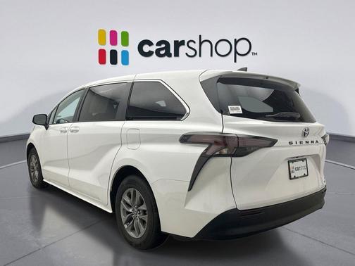 2024 Toyota Sienna LE