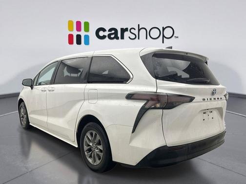 2024 Toyota Sienna LE
