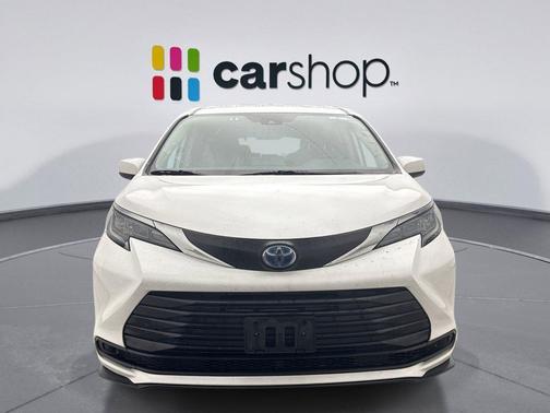 2024 Toyota Sienna LE