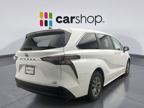 2024 Toyota Sienna LE