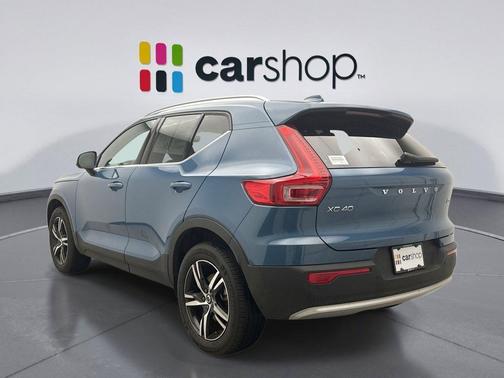 2025 Volvo XC40 B5 Core Bright Theme