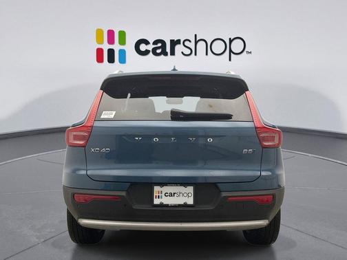 2025 Volvo XC40 B5 Core Bright Theme