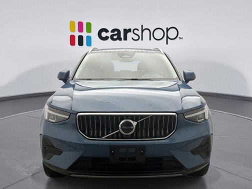2025 Volvo XC40 B5 Core Bright Theme
