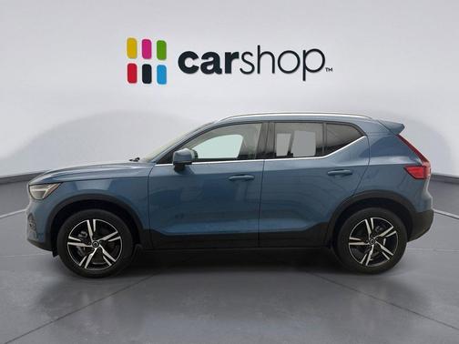 2025 Volvo XC40 B5 Core Bright Theme