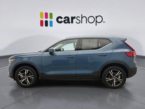 2025 Volvo XC40 B5 Core Bright Theme