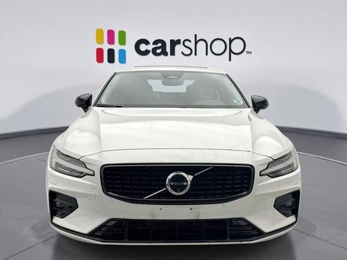 2024 Volvo S60 B5 Plus Dark Theme