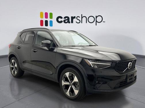 2023 Volvo XC40 B5 Plus Dark Theme