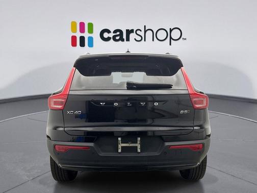 2023 Volvo XC40 B5 Plus Dark Theme