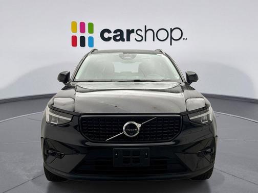 2023 Volvo XC40 B5 Plus Dark Theme