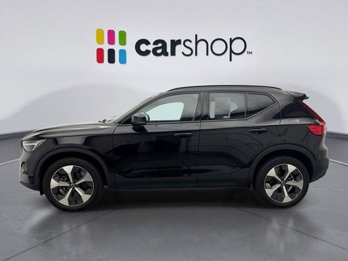 2023 Volvo XC40 B5 Plus Dark Theme